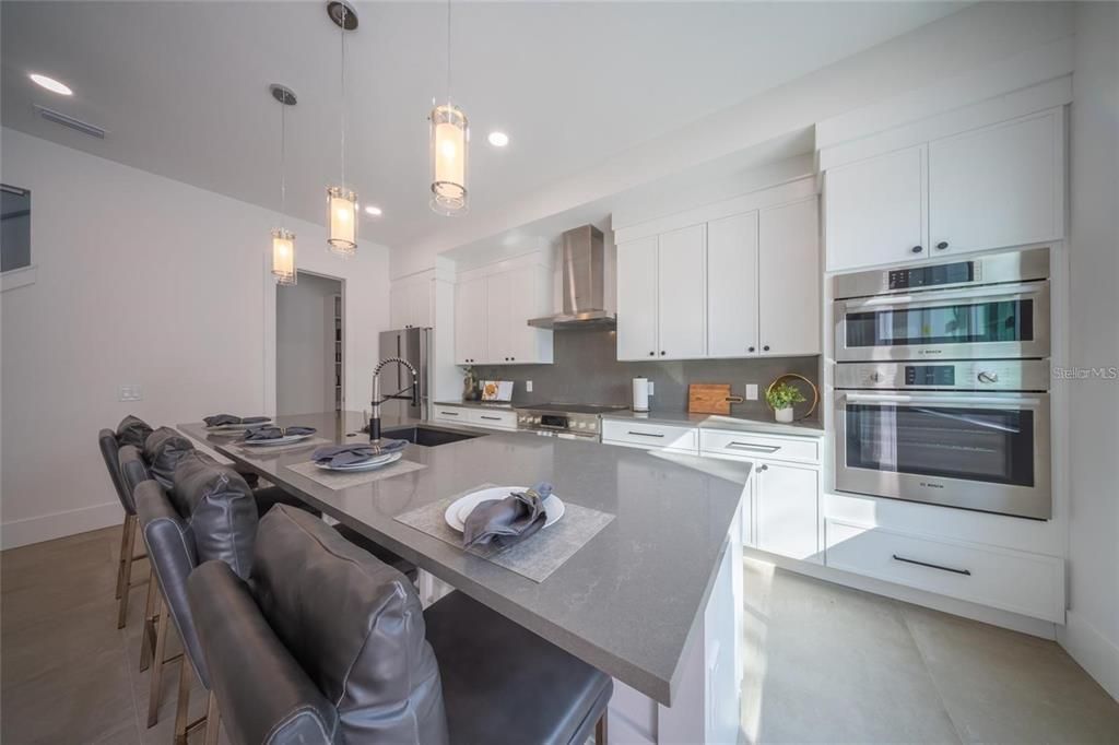 На продажу: $1,775,000 (6 спален, 4 ванн, 2743 Квадратных фут)