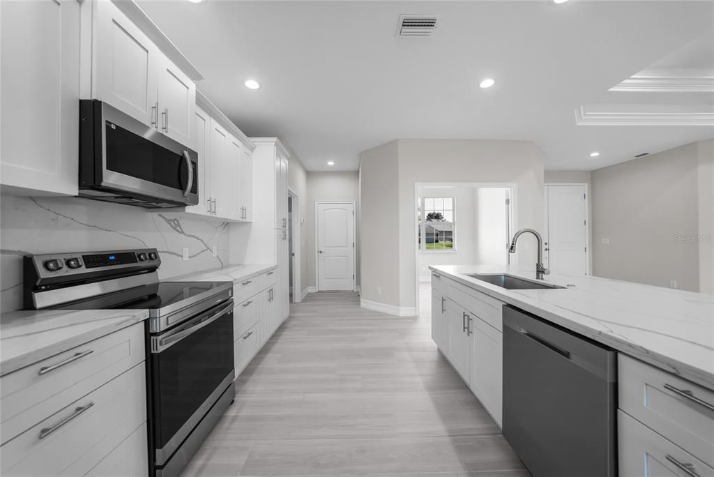 For Sale: $399,000 (3 beds, 2 baths, 1863 Square Feet)