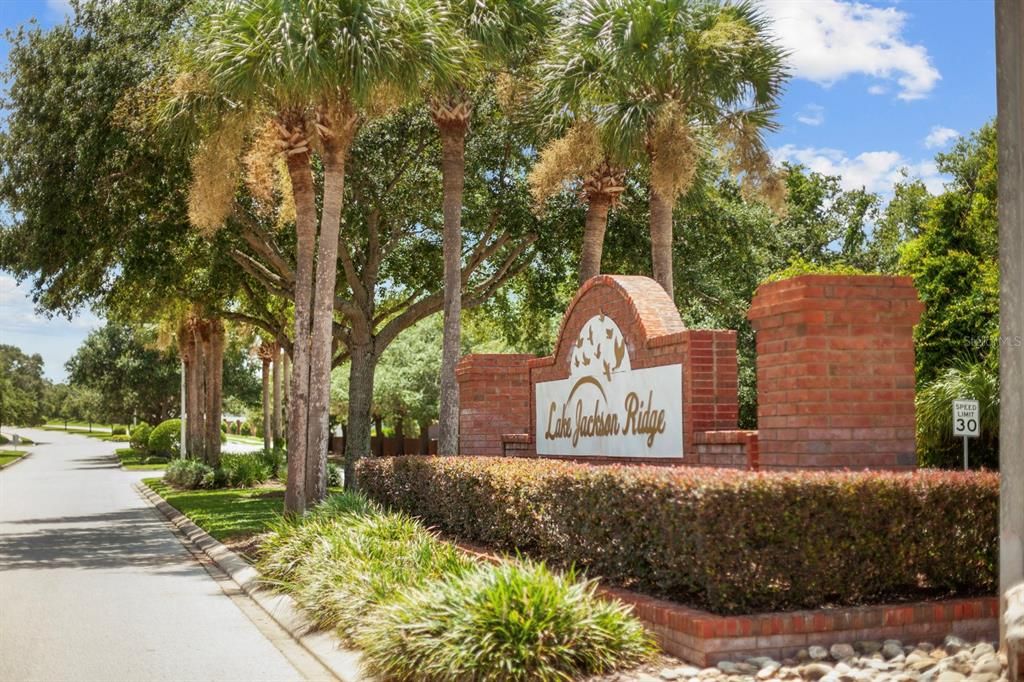 For Sale: $350,000 (4 beds, 2 baths, 1707 Square Feet)