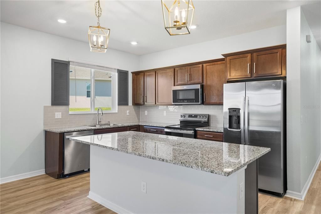 For Sale: $350,000 (4 beds, 2 baths, 1707 Square Feet)