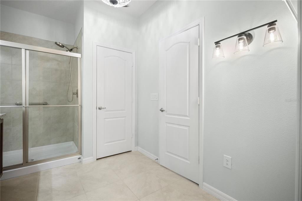 For Sale: $350,000 (4 beds, 2 baths, 1707 Square Feet)