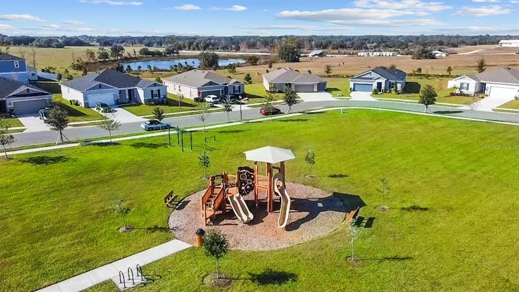 For Sale: $350,000 (4 beds, 2 baths, 1707 Square Feet)