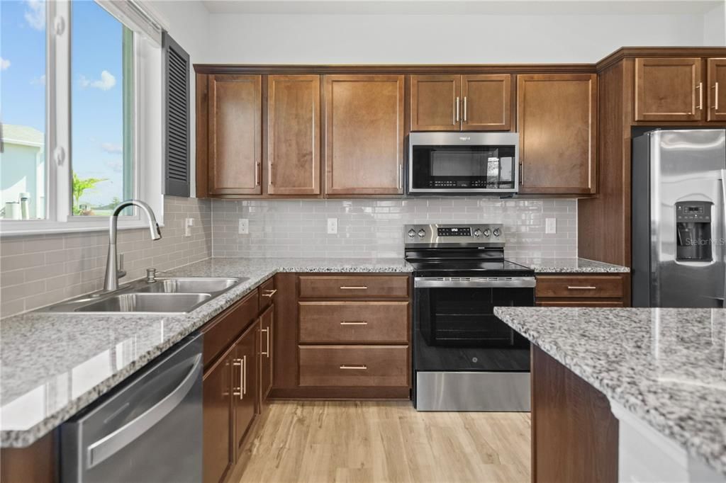 For Sale: $350,000 (4 beds, 2 baths, 1707 Square Feet)