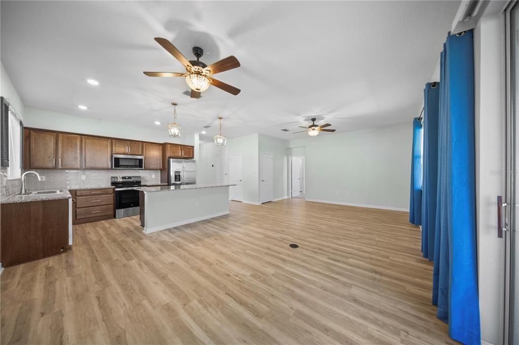 For Sale: $350,000 (4 beds, 2 baths, 1707 Square Feet)