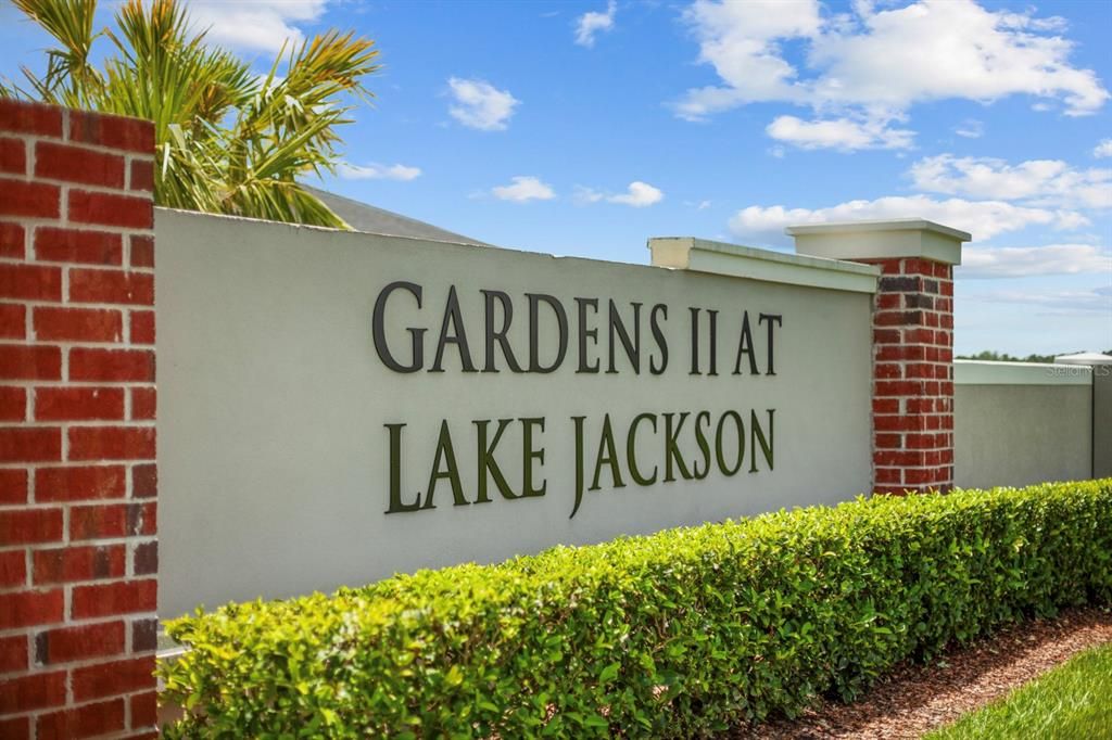 For Sale: $350,000 (4 beds, 2 baths, 1707 Square Feet)