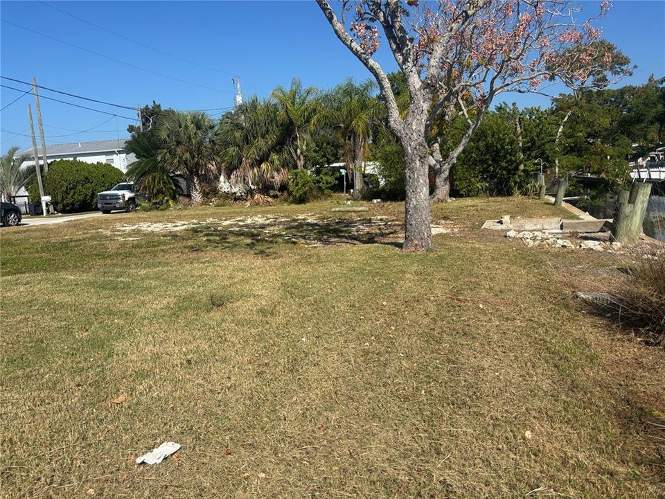 待售: $235,000 (0.17 acres)