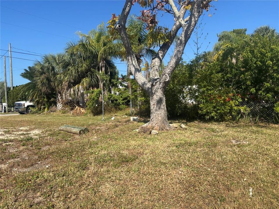 待售: $235,000 (0.17 acres)