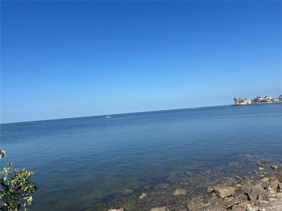 待售: $235,000 (0.17 acres)