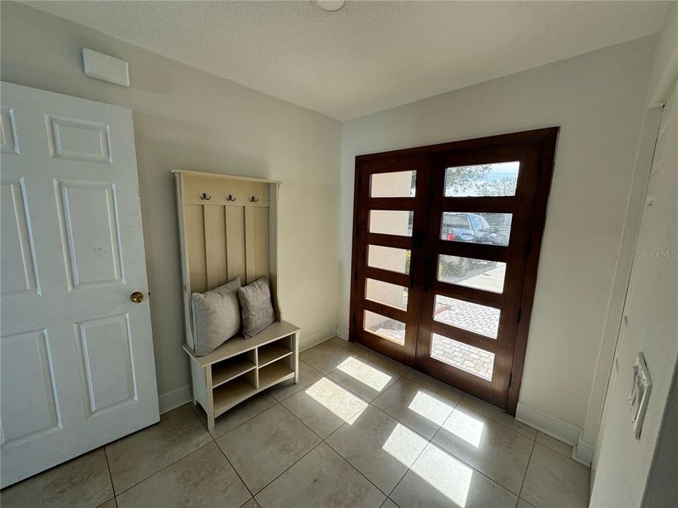 For Rent: $3,000 (3 beds, 2 baths, 1834 Square Feet)