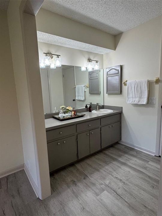 Active With Contract: $252,500 (2 beds, 2 baths, 1731 Square Feet)