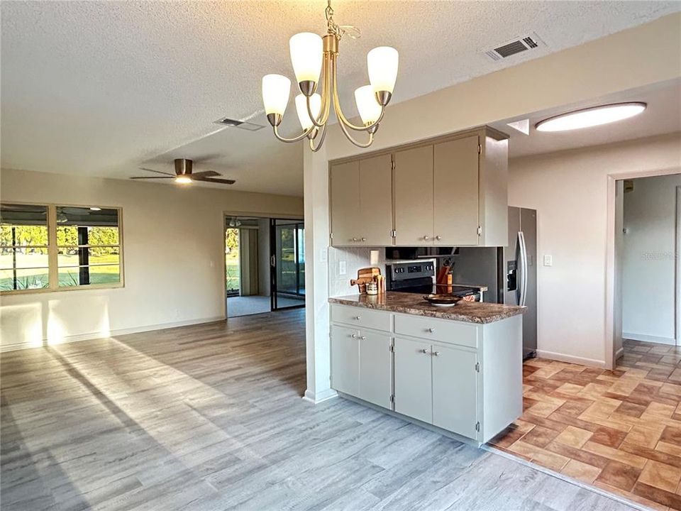 Active With Contract: $252,500 (2 beds, 2 baths, 1731 Square Feet)