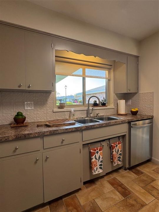 Active With Contract: $252,500 (2 beds, 2 baths, 1731 Square Feet)