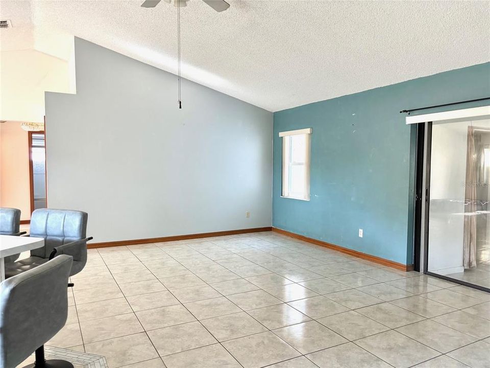 For Sale: $330,000 (3 beds, 3 baths, 1508 Square Feet)