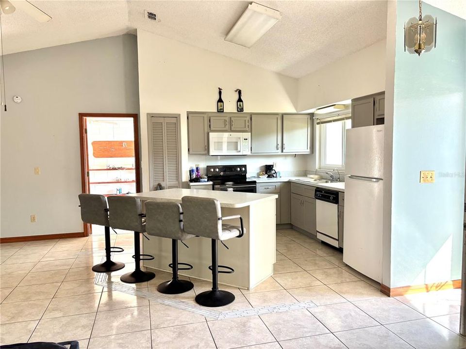 For Sale: $330,000 (3 beds, 3 baths, 1508 Square Feet)