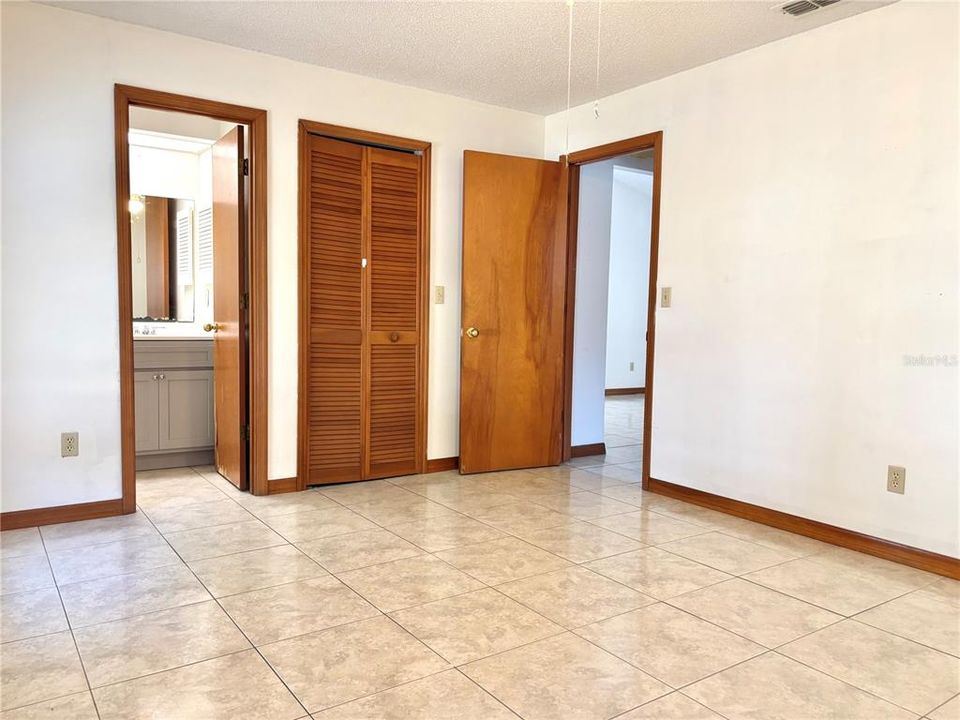 For Sale: $330,000 (3 beds, 3 baths, 1508 Square Feet)