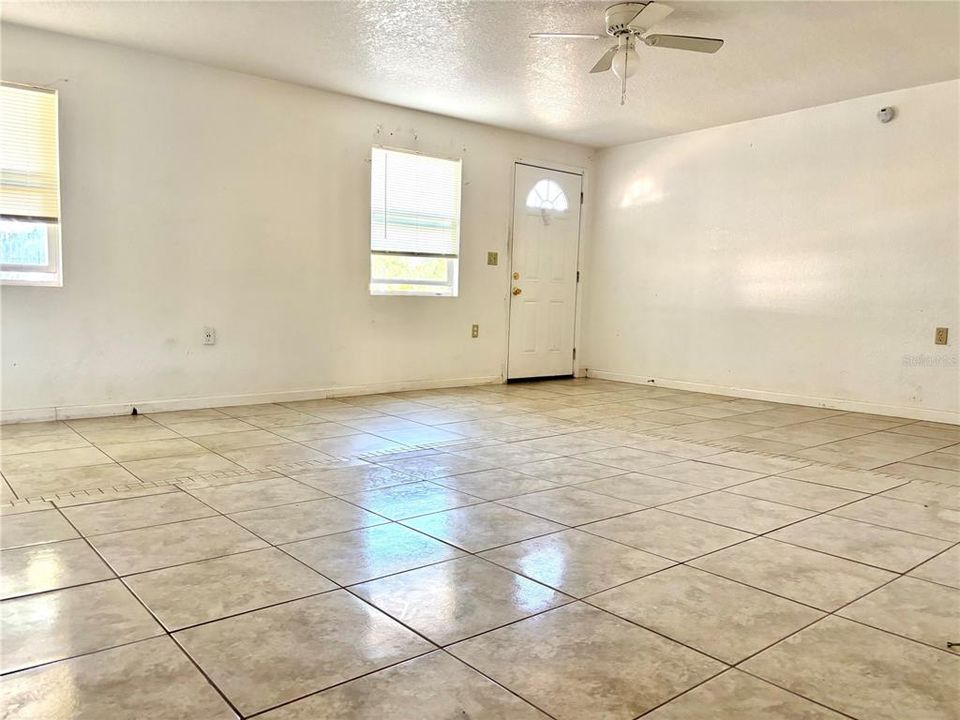 For Sale: $330,000 (3 beds, 3 baths, 1508 Square Feet)