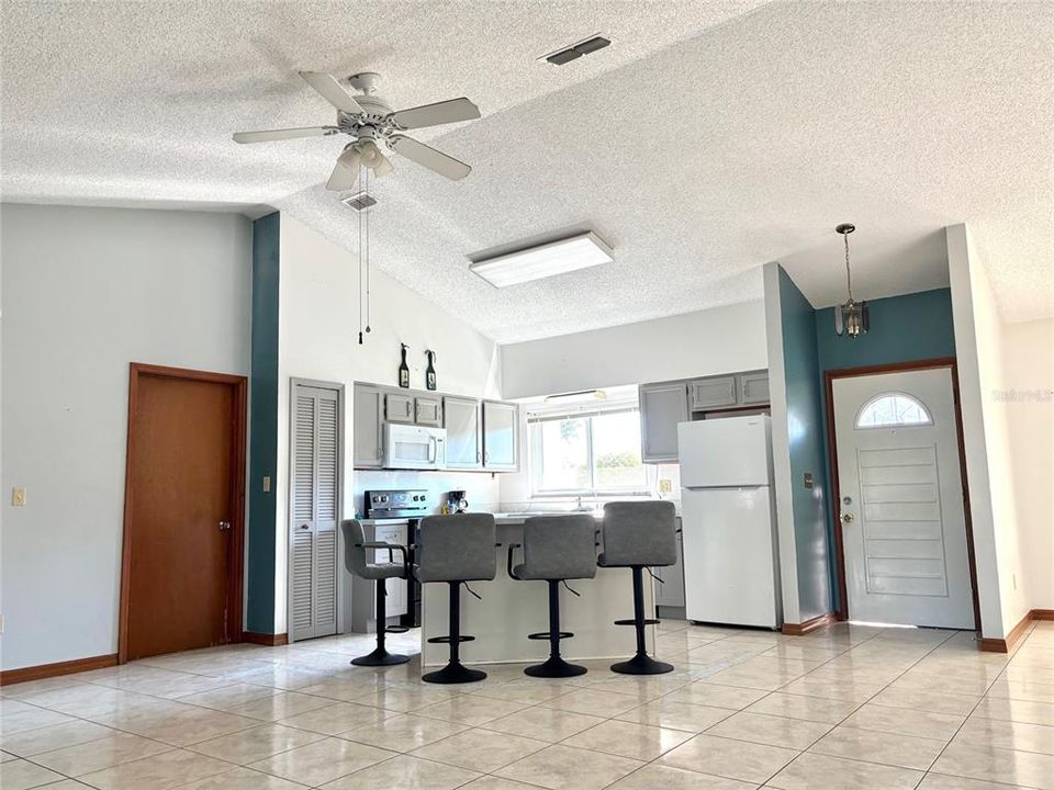 For Sale: $330,000 (3 beds, 3 baths, 1508 Square Feet)