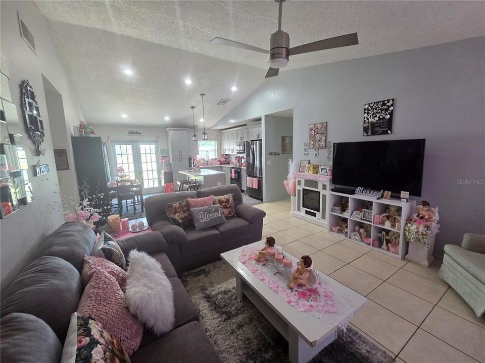 For Sale: $350,000 (4 beds, 2 baths, 1390 Square Feet)