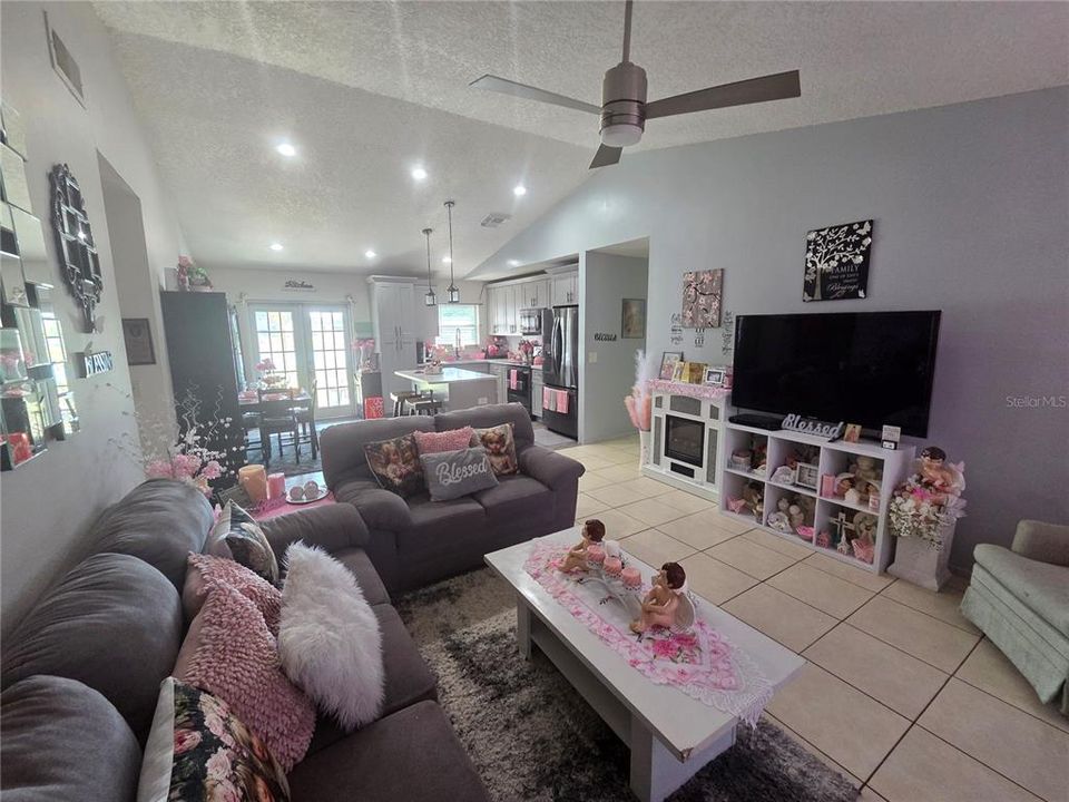 For Sale: $350,000 (4 beds, 2 baths, 1390 Square Feet)