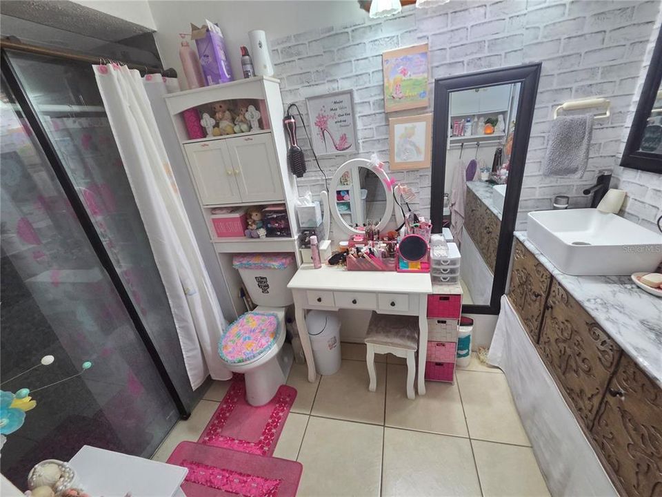 For Sale: $350,000 (4 beds, 2 baths, 1390 Square Feet)