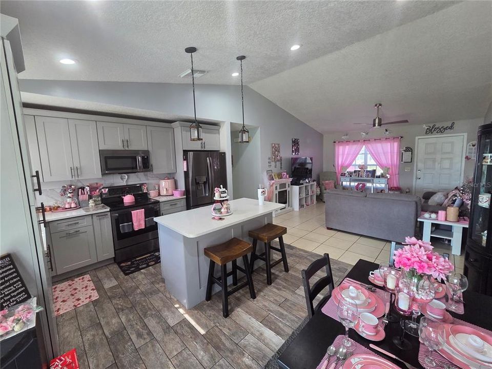 For Sale: $350,000 (4 beds, 2 baths, 1390 Square Feet)