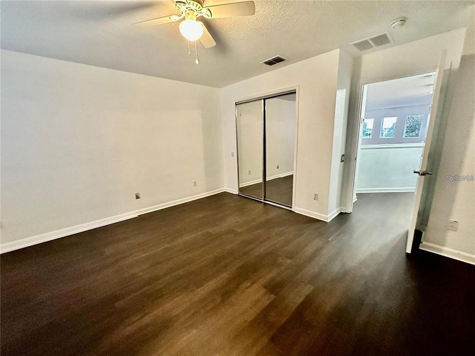 合同活跃: $349,900 (3 贝兹, 3 浴室, 1824 平方英尺)