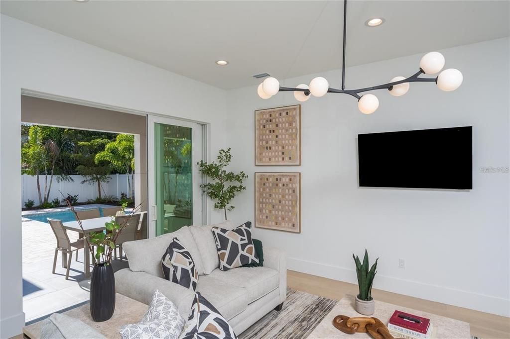 На продажу: $1,775,000 (6 спален, 4 ванн, 2743 Квадратных фут)