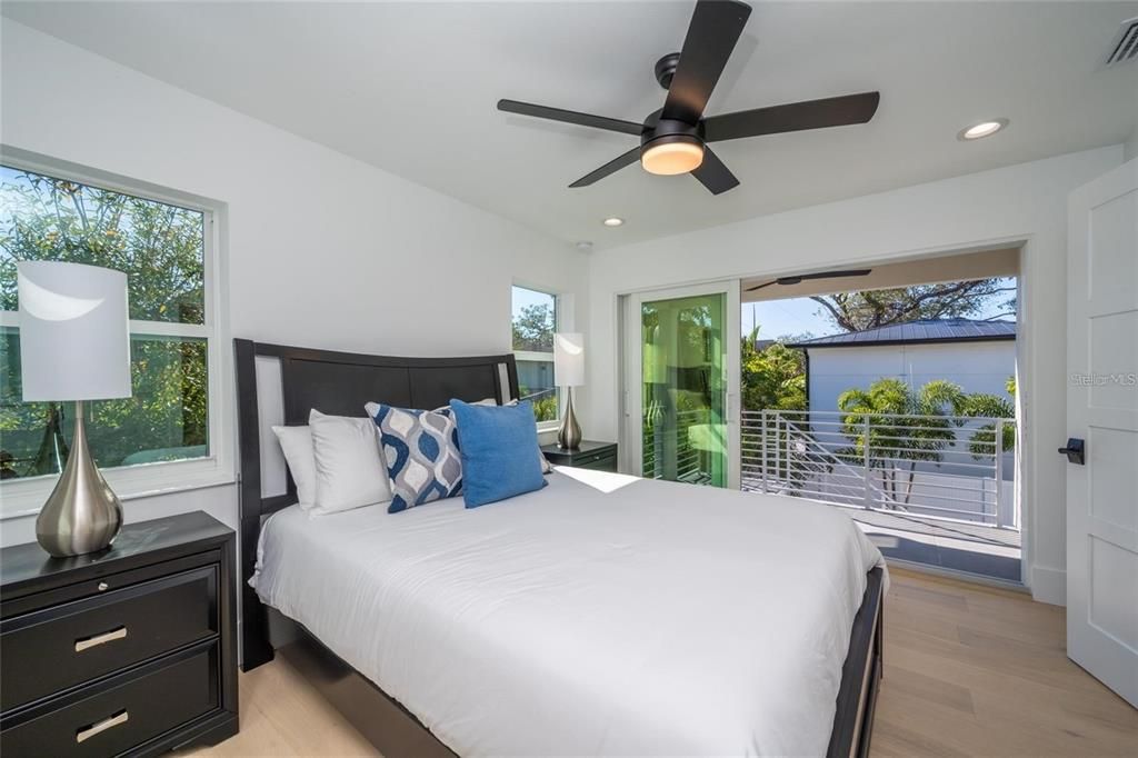 На продажу: $1,775,000 (6 спален, 4 ванн, 2743 Квадратных фут)