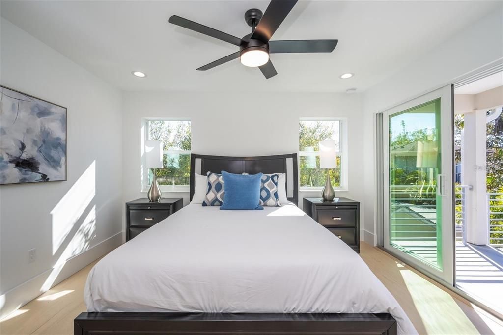 На продажу: $1,775,000 (6 спален, 4 ванн, 2743 Квадратных фут)