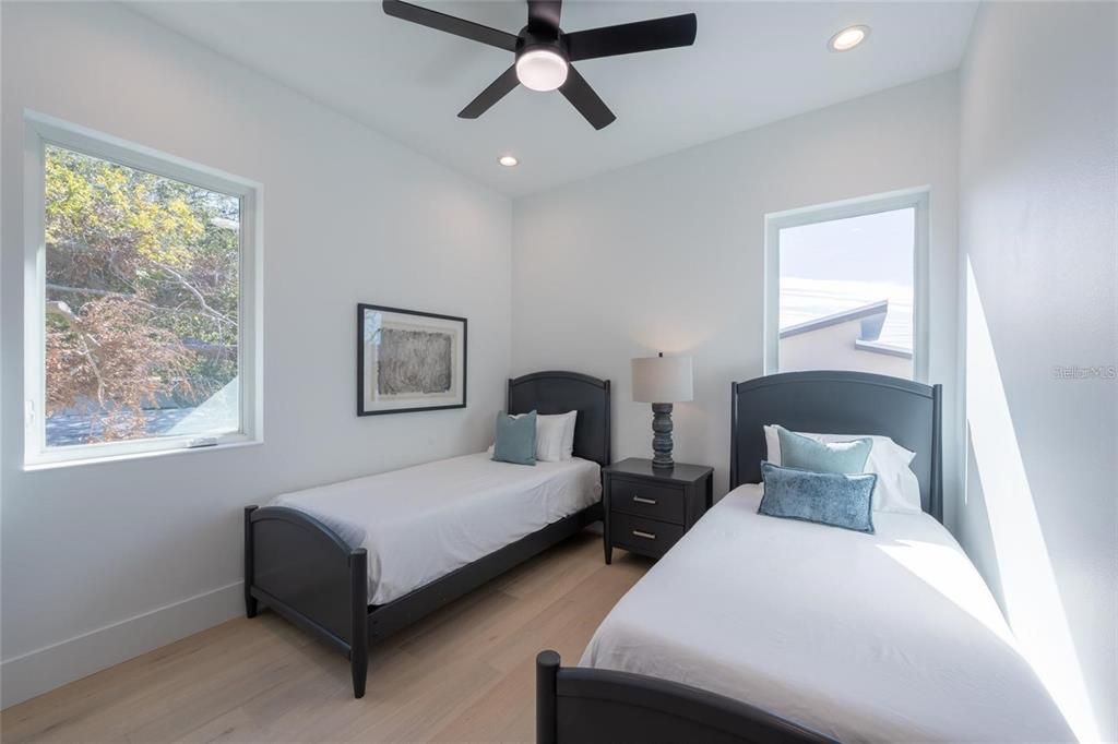 На продажу: $1,775,000 (6 спален, 4 ванн, 2743 Квадратных фут)