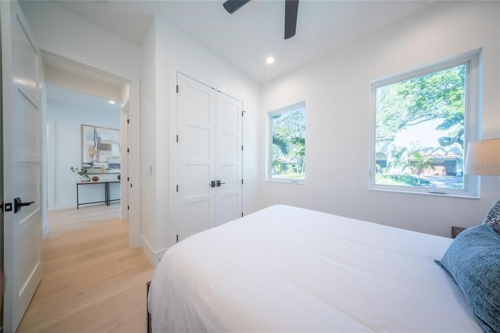 На продажу: $1,775,000 (6 спален, 4 ванн, 2743 Квадратных фут)