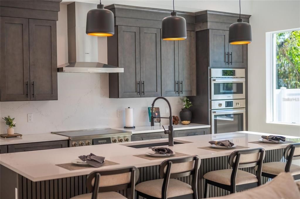 На продажу: $1,775,000 (6 спален, 4 ванн, 2743 Квадратных фут)