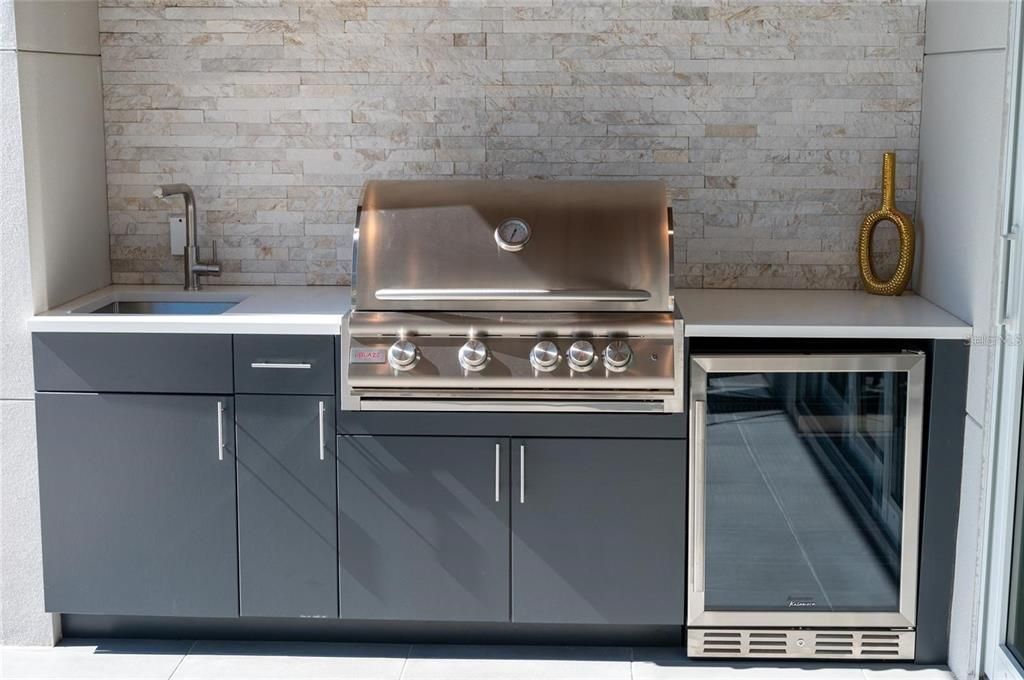 На продажу: $1,775,000 (6 спален, 4 ванн, 2743 Квадратных фут)