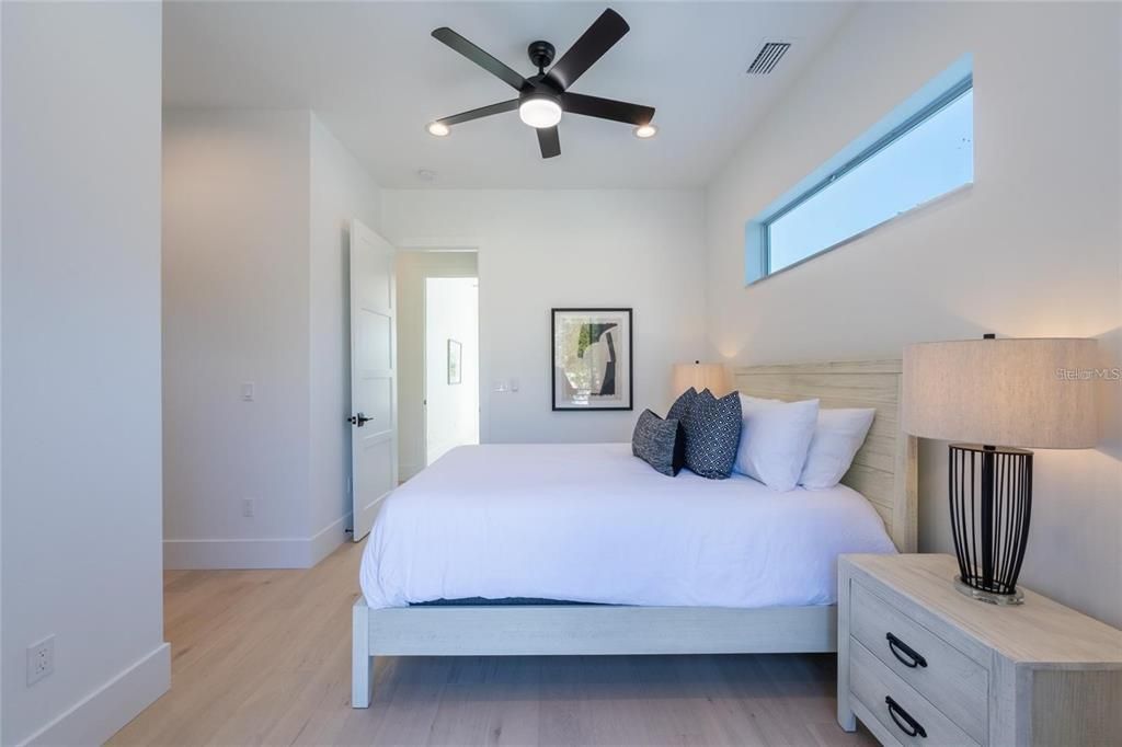 На продажу: $1,775,000 (6 спален, 4 ванн, 2743 Квадратных фут)