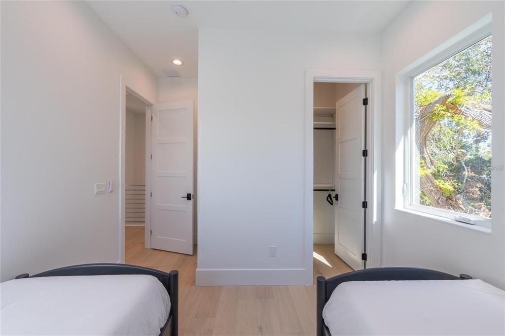 На продажу: $1,775,000 (6 спален, 4 ванн, 2743 Квадратных фут)