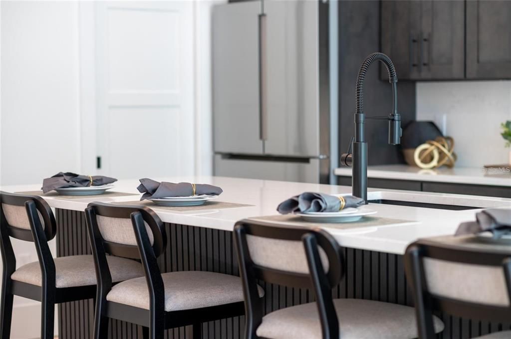 На продажу: $1,775,000 (6 спален, 4 ванн, 2743 Квадратных фут)