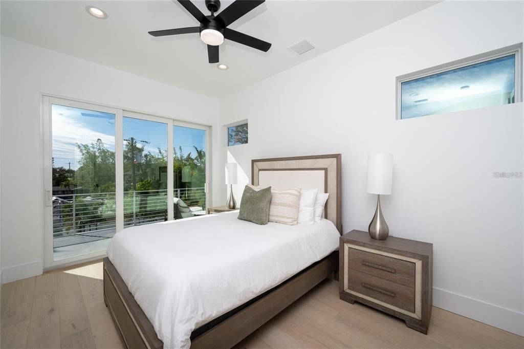 На продажу: $1,775,000 (6 спален, 4 ванн, 2743 Квадратных фут)