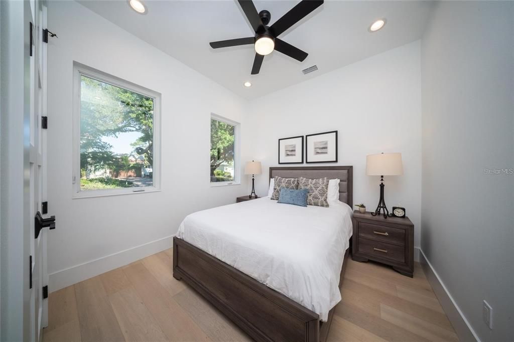 На продажу: $1,775,000 (6 спален, 4 ванн, 2743 Квадратных фут)