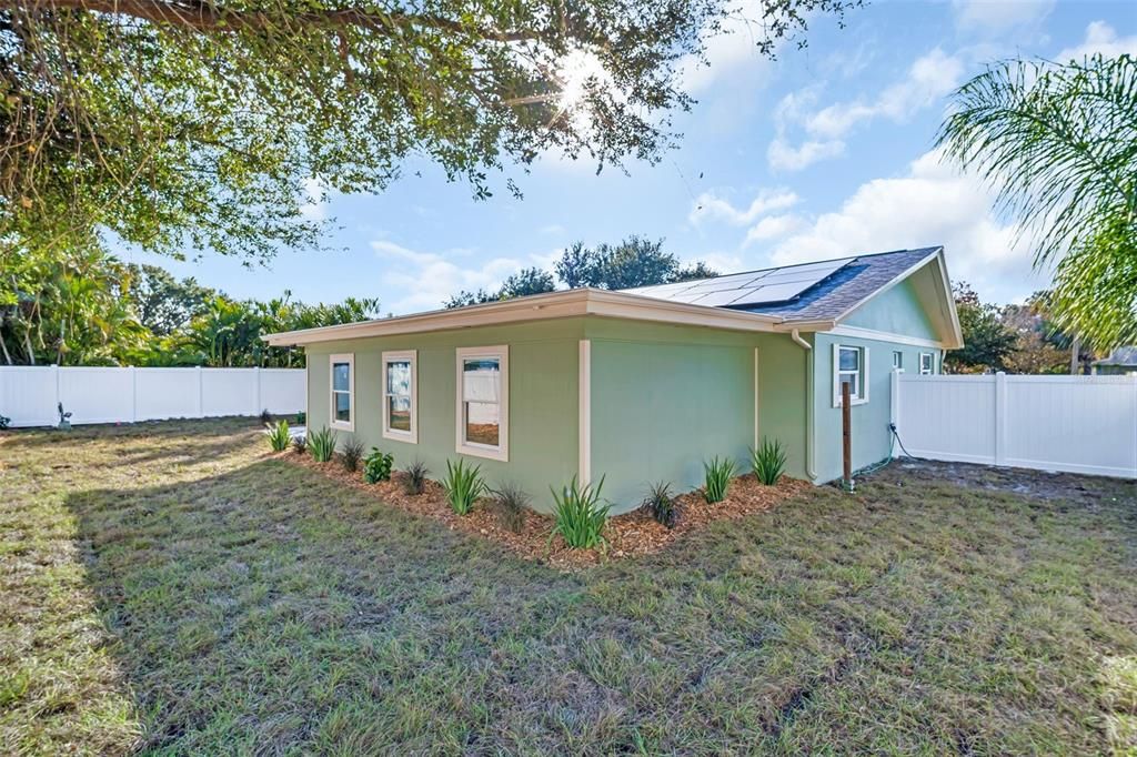 For Sale: $675,000 (4 beds, 2 baths, 1949 Square Feet)