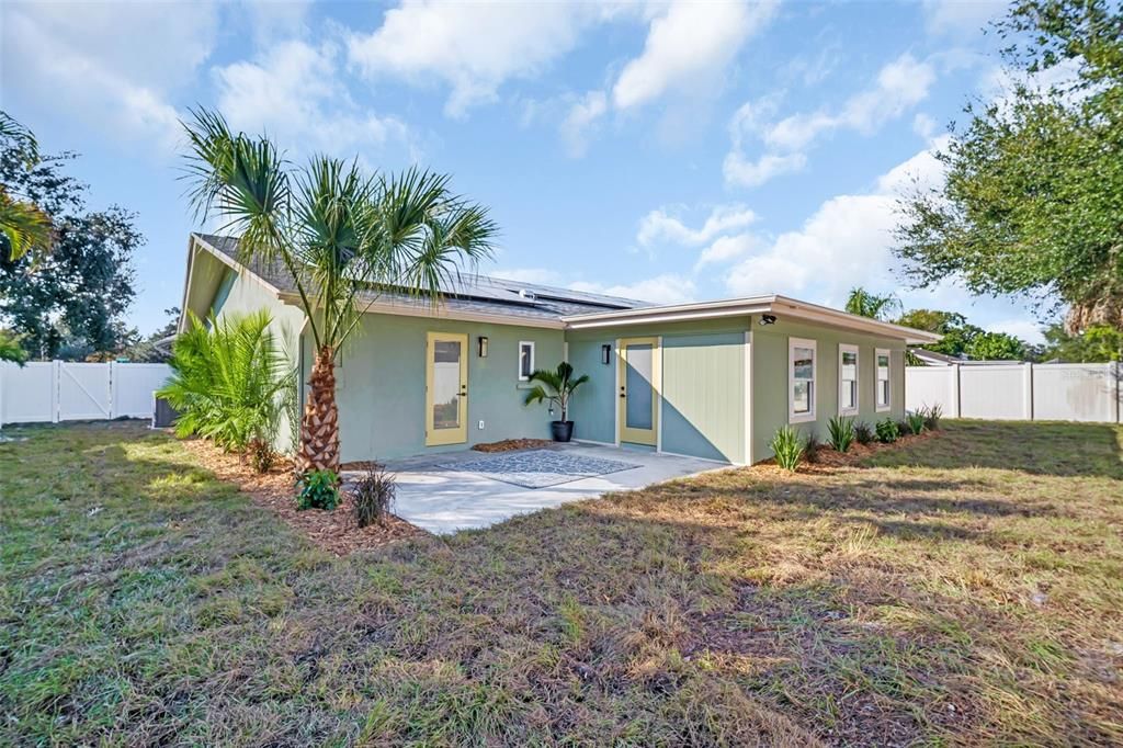For Sale: $675,000 (4 beds, 2 baths, 1949 Square Feet)
