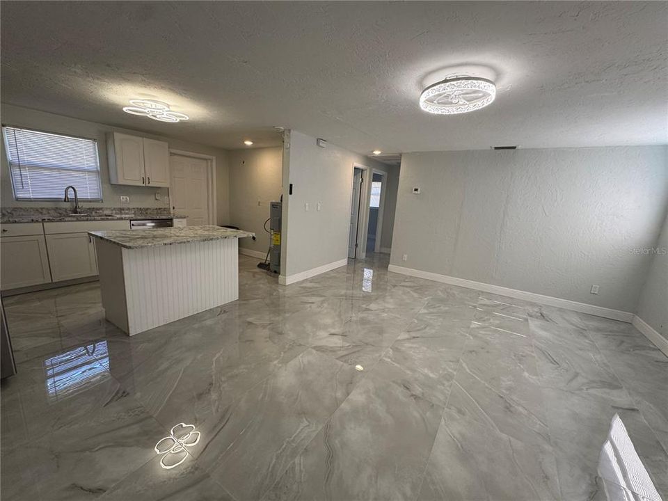 出租: $2,200 (3 贝兹, 2 浴室, 1005 平方英尺)