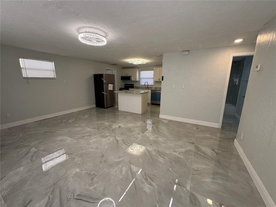 出租: $2,200 (3 贝兹, 2 浴室, 1005 平方英尺)