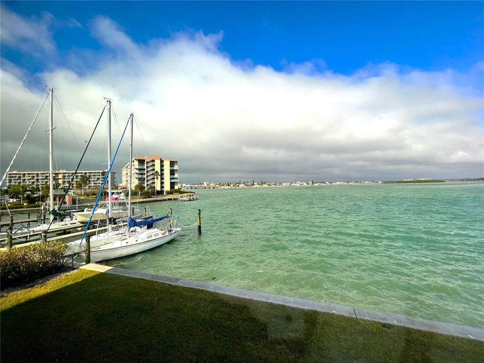 出租: $1,800 (2 贝兹, 1 浴室, 780 平方英尺)