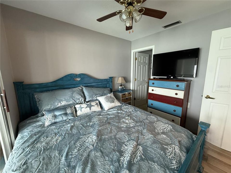 出租: $1,800 (2 贝兹, 1 浴室, 780 平方英尺)