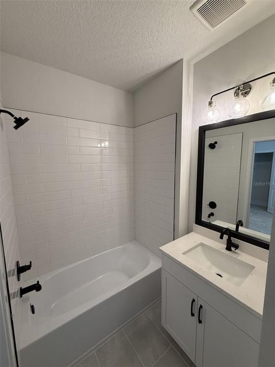 En Renta: $3,950 (3 camas, 3 baños, 1952 Pies cuadrados)