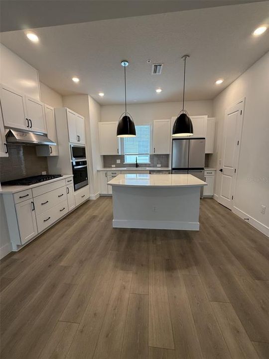 En Renta: $3,950 (3 camas, 3 baños, 1952 Pies cuadrados)