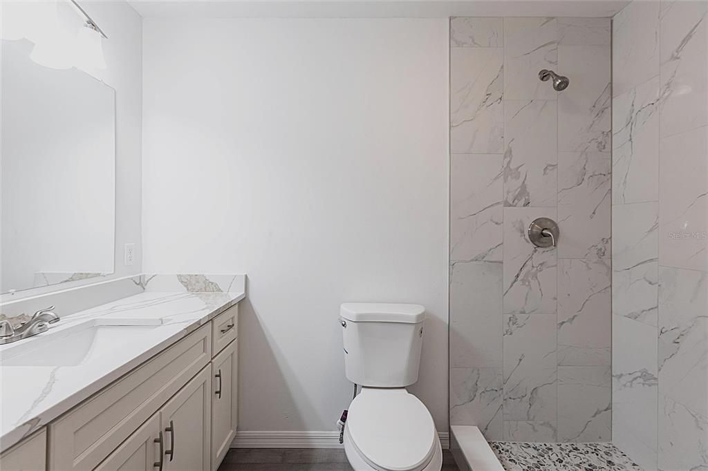 合同活跃: $2,200 (2 贝兹, 2 浴室, 1382 平方英尺)