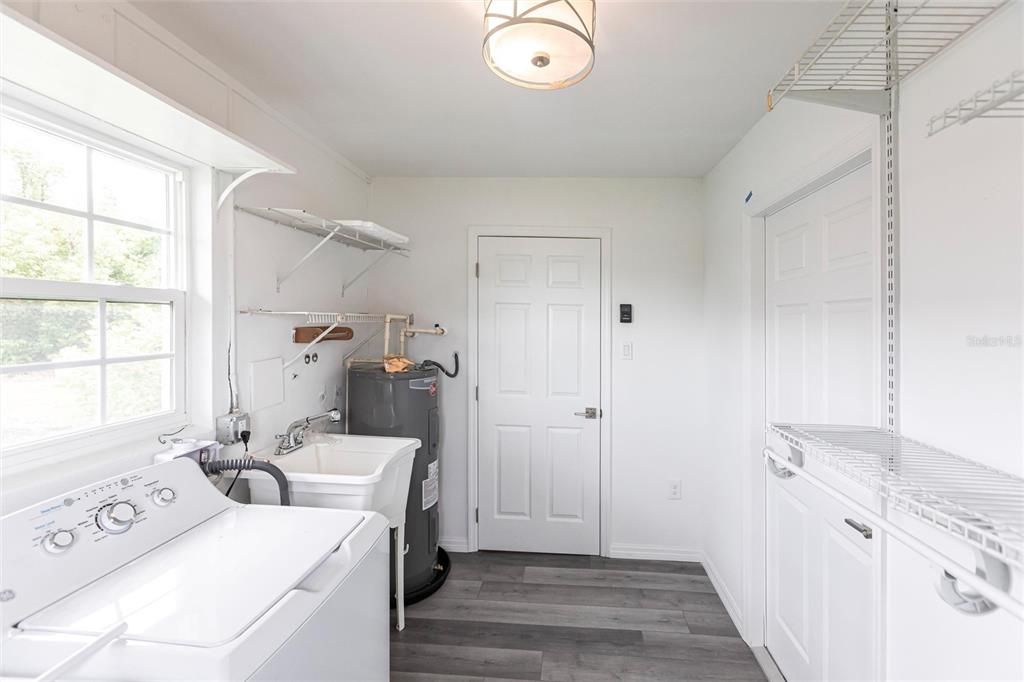 合同活跃: $2,200 (2 贝兹, 2 浴室, 1382 平方英尺)