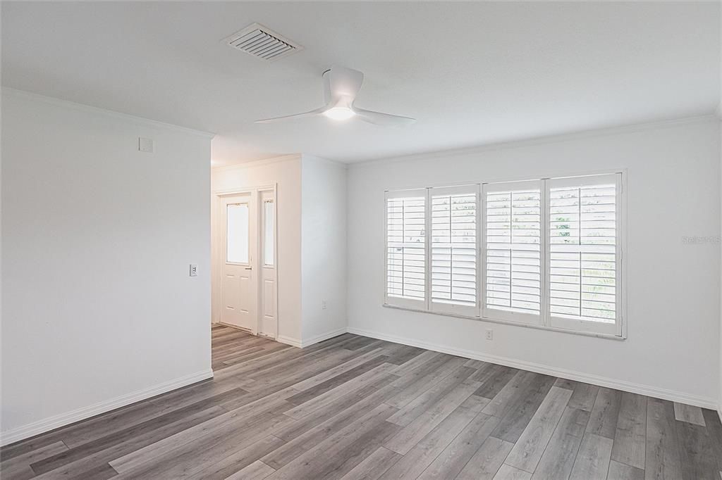 合同活跃: $2,200 (2 贝兹, 2 浴室, 1382 平方英尺)