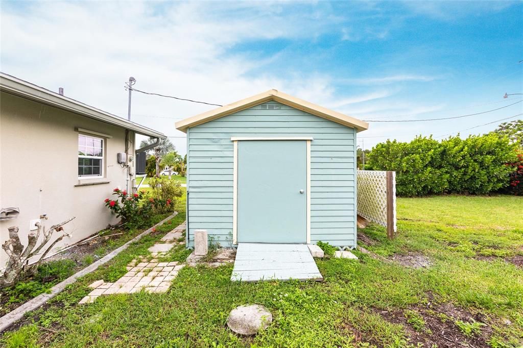 合同活跃: $2,200 (2 贝兹, 2 浴室, 1382 平方英尺)